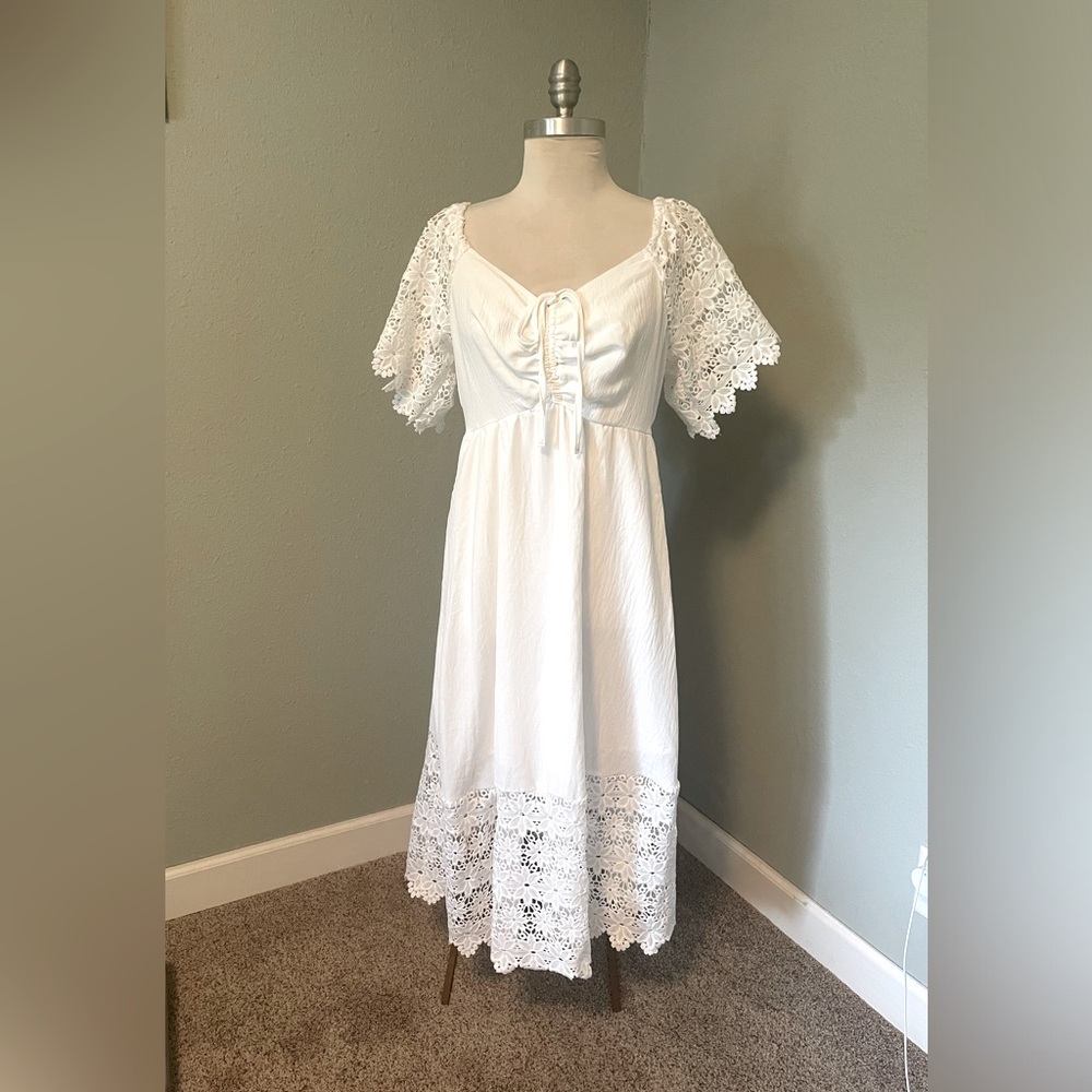 NWT White eyelet dress, Wedding appropriate 💍